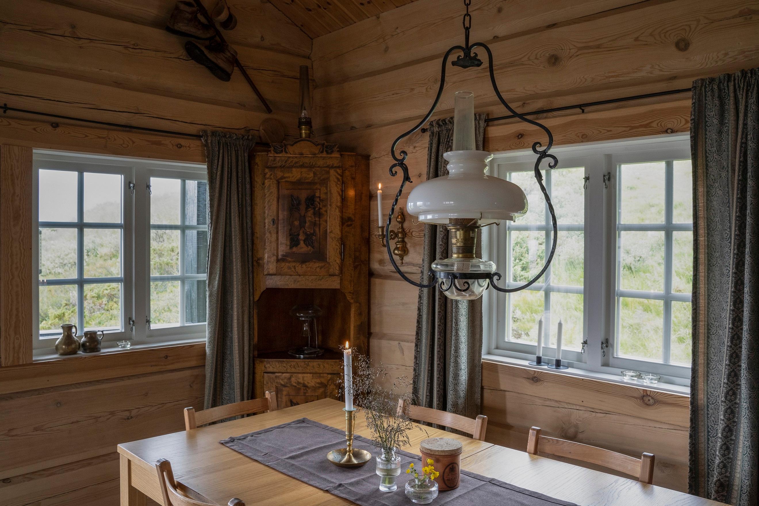 Trivelig hytte ved Tyin med utsikt inn i Jotunheimen