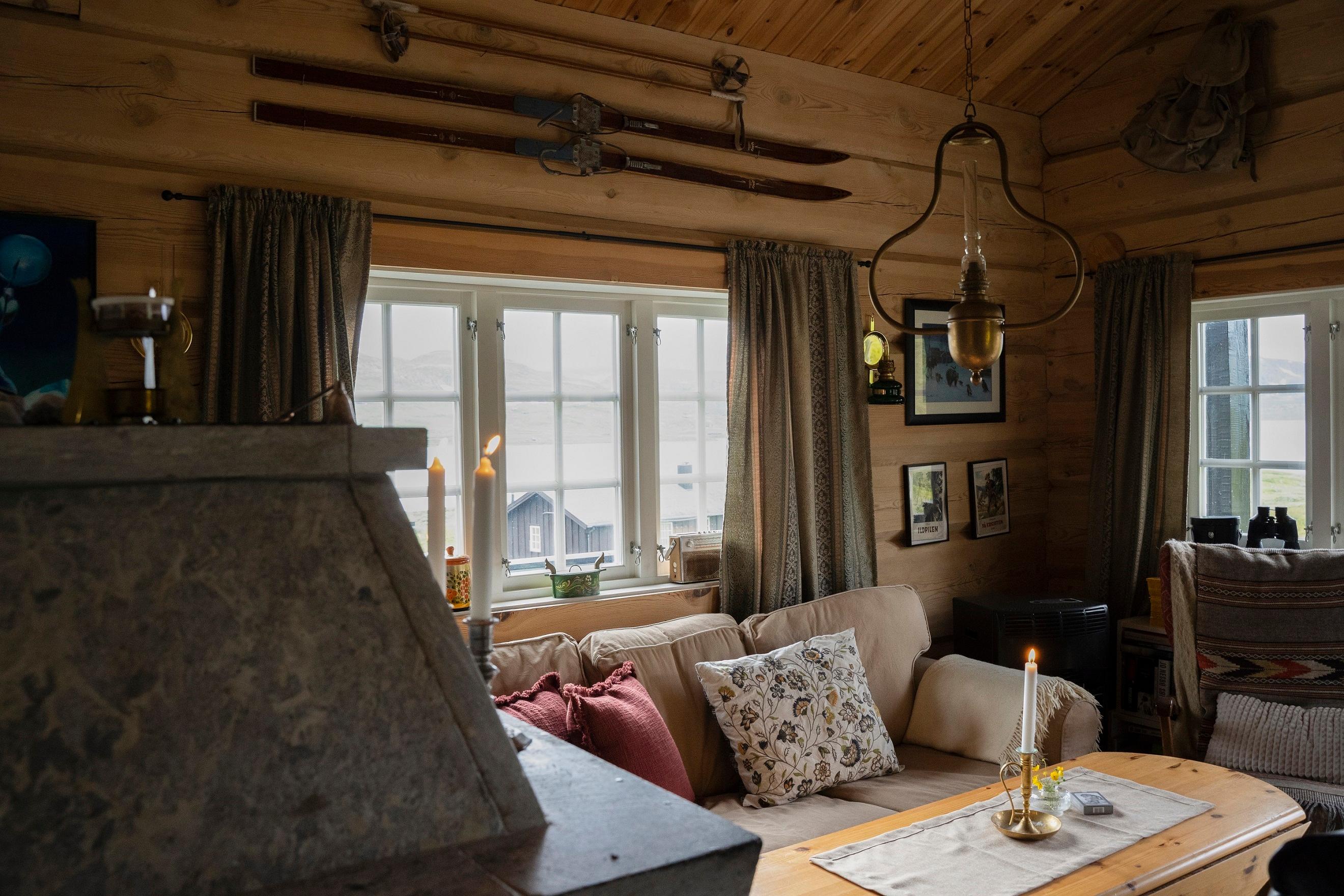 Trivelig hytte ved Tyin med utsikt inn i Jotunheimen