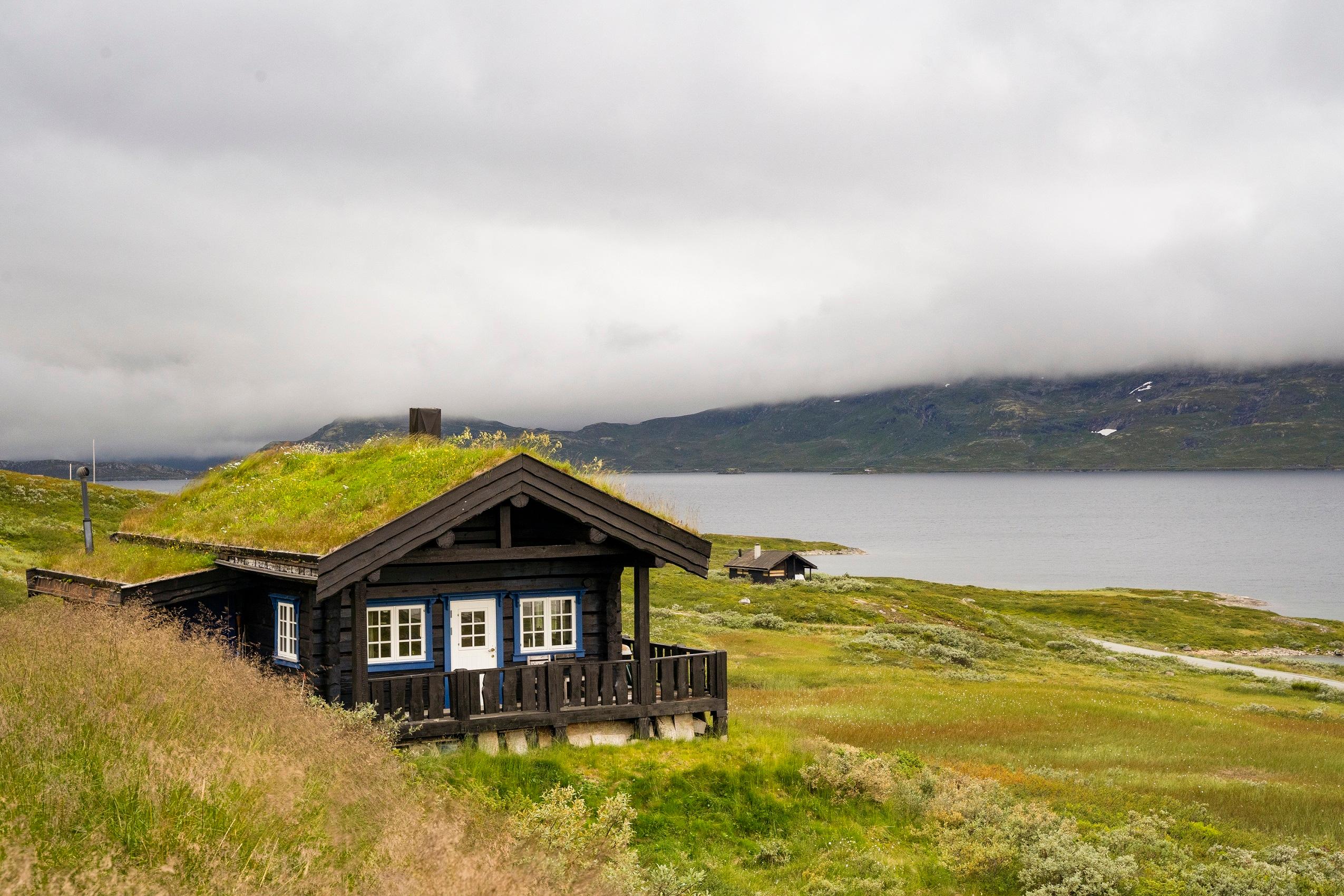 Trivelig hytte ved Tyin med utsikt inn i Jotunheimen